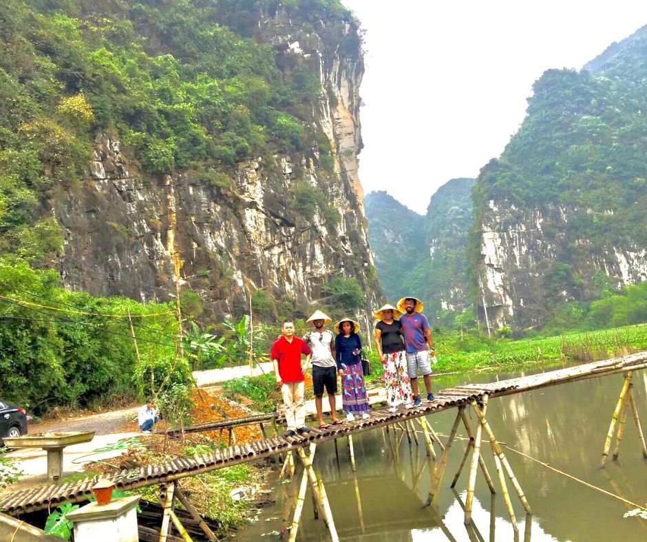 Private car transfer from Hanoi to Ninh Binh