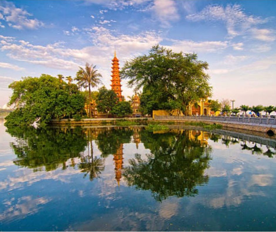 Tran Quoc Pagoda in Hano day city tour by car