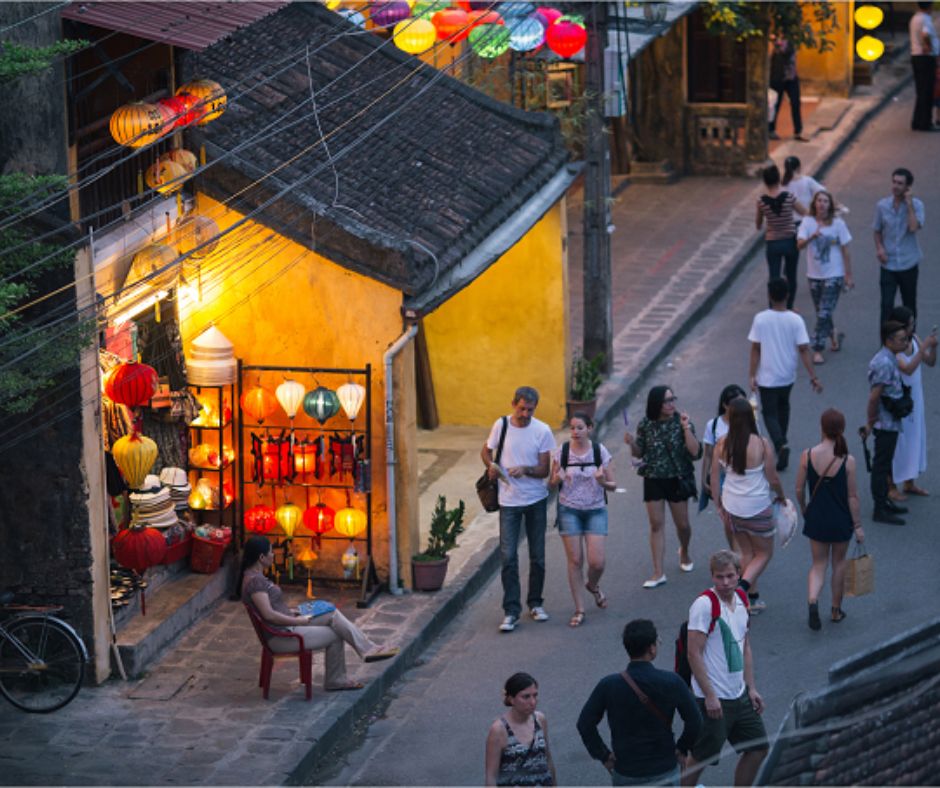 Hoi An sightseeing from Chan May port by car