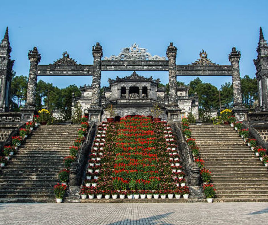 Hue city tour from Hoi An by car rental